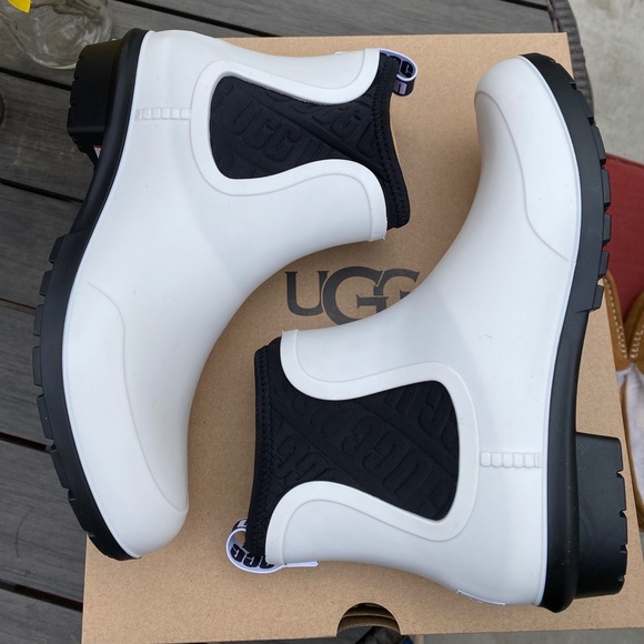 Women’s ugg Rain boots size ..8 - Picture 2 of 5